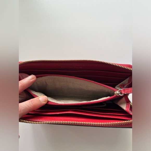 Michael Kors Jet Set Wallet - Picture 5 of 10